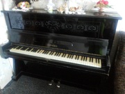 Продам пианино Украина,  черное с арнаментом